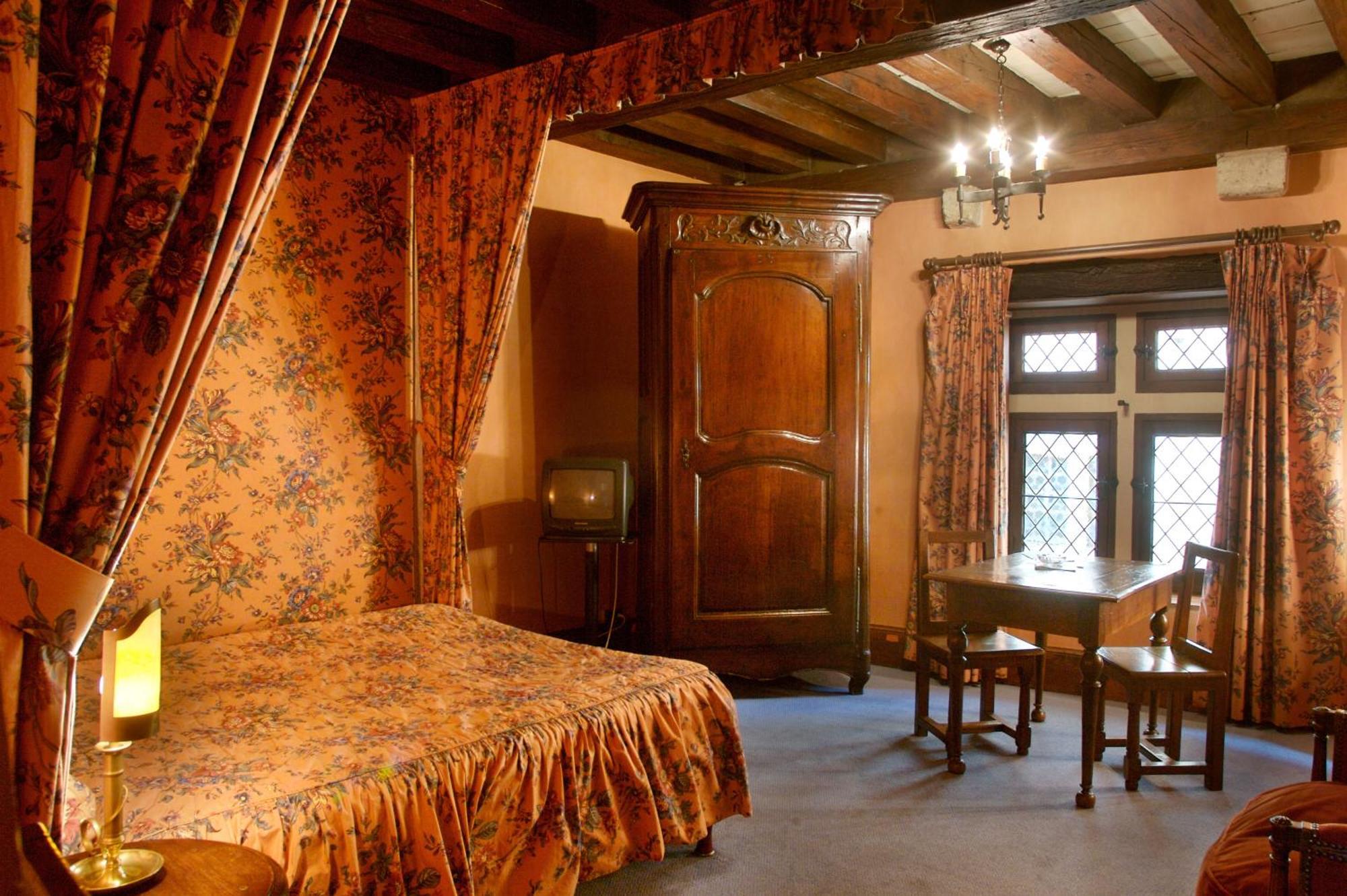 Hostellerie Du Vieux Pérouges Zimmer foto